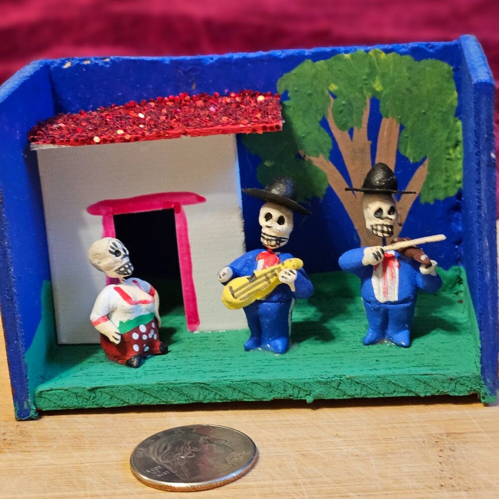 VINTAGE OAXACAN HACIENDA SERENADE DIORAMA WOOD CLAY WIRE AND GLITTER STUNNING